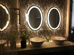 Gương cắt phòng tắm bàn đá lavabo